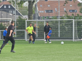 Laatste training S.K.N.W.K. JO10-1 (partijtje tegen de ouders) van woensdag 22 mei 2024 (45/133)